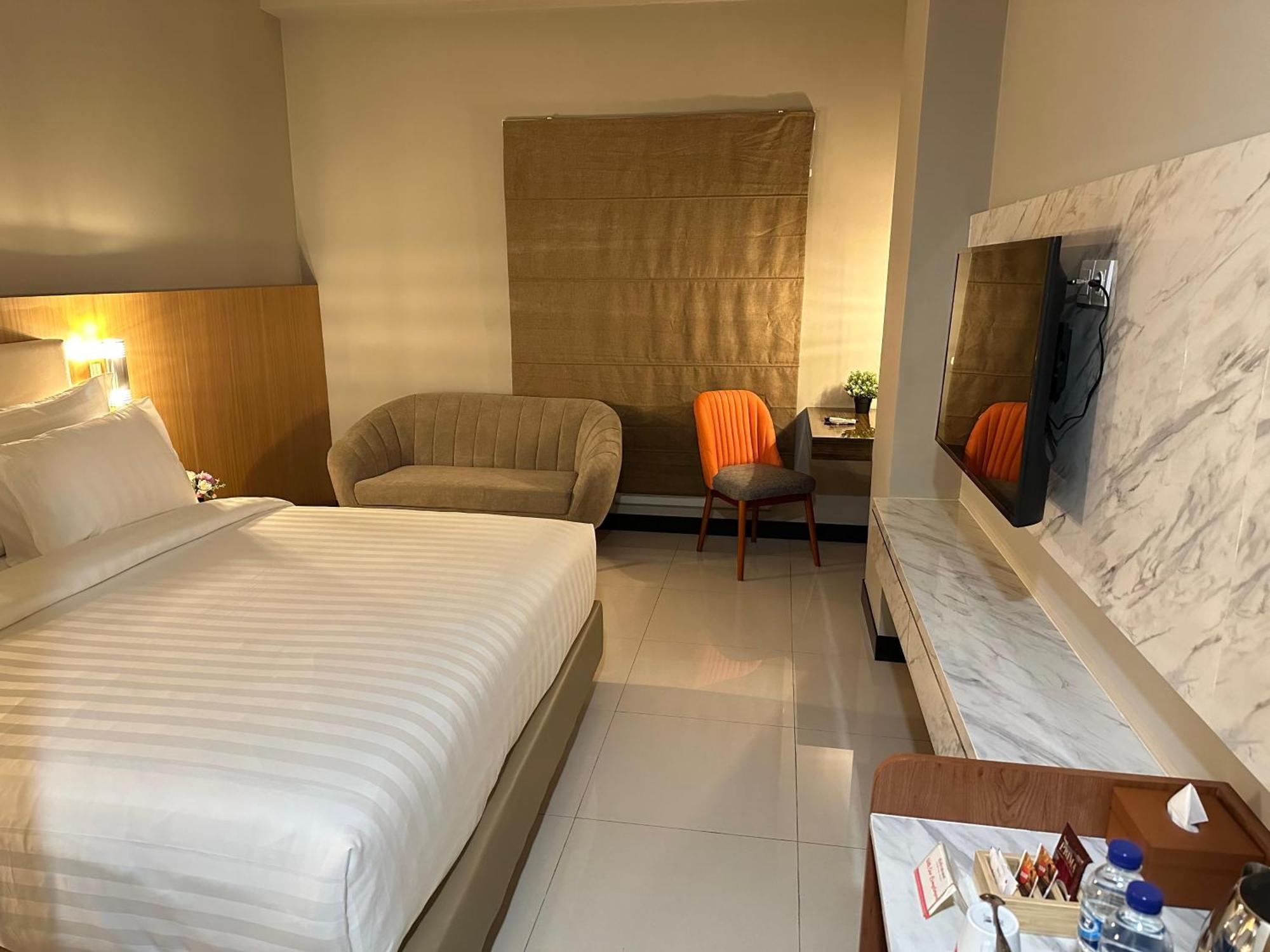 D'Primahotel Jemursari Surabaya Exterior photo