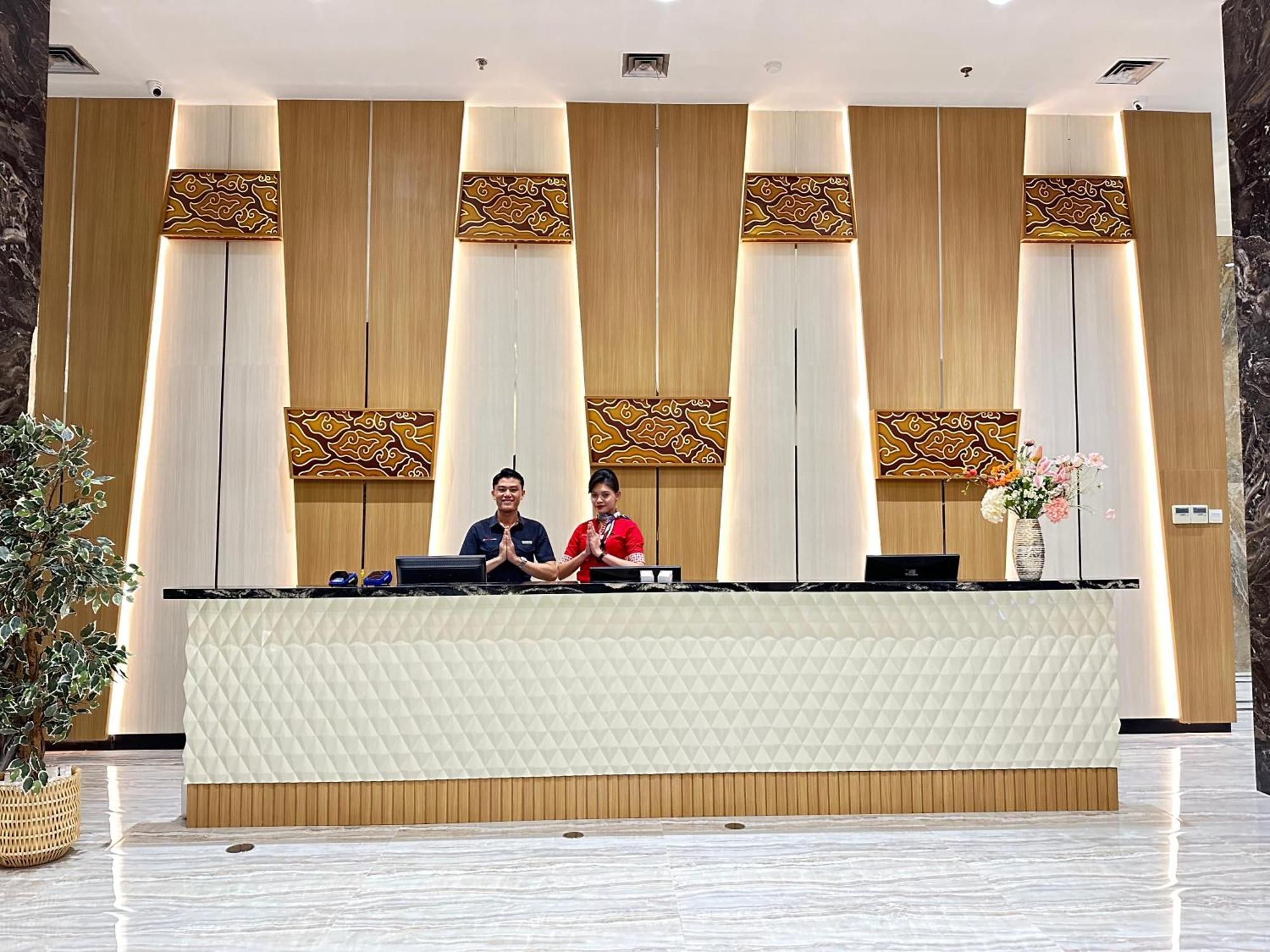 D'Primahotel Jemursari Surabaya Exterior photo
