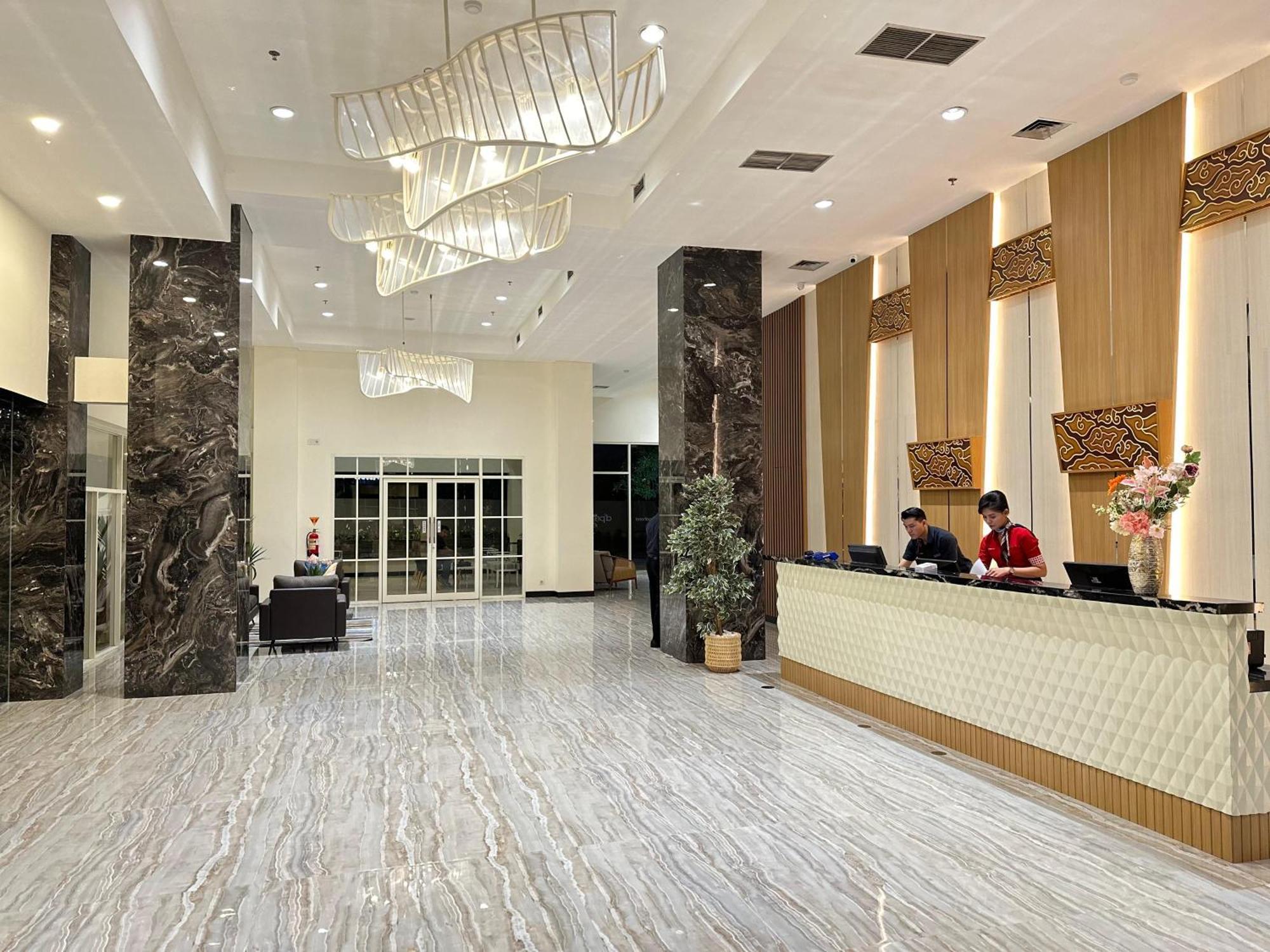 D'Primahotel Jemursari Surabaya Exterior photo
